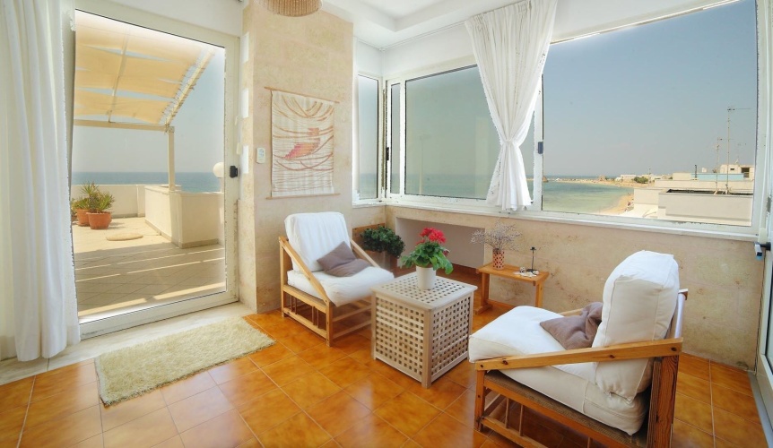2 Bedrooms Apartment beachfront