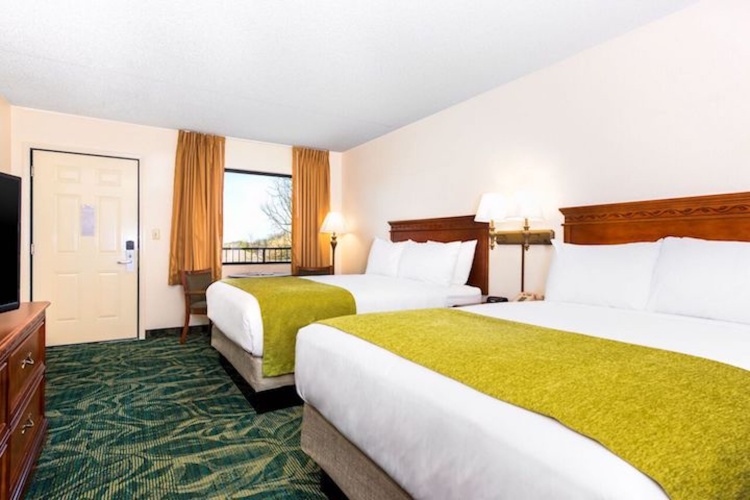 Classic Quadruple room