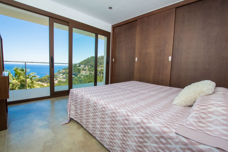 2 Bedrooms Villa