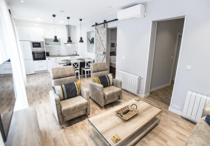 2 Bedrooms Apartment