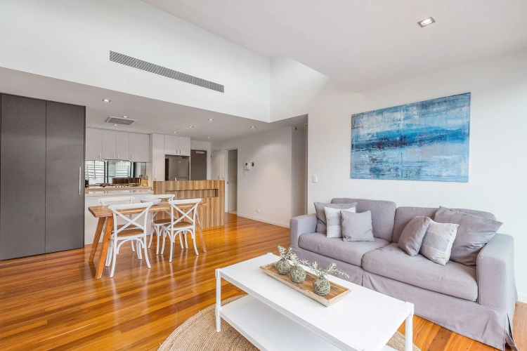 2 Bedrooms Apartment