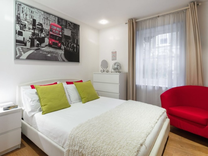 2 Bedrooms Luxury Basement Apartment with balcony