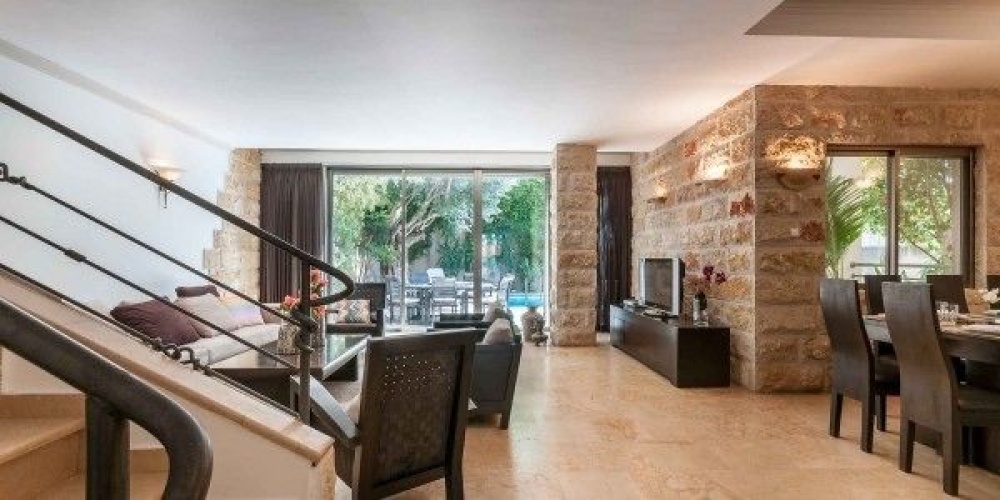6 Bedrooms Premium Villa