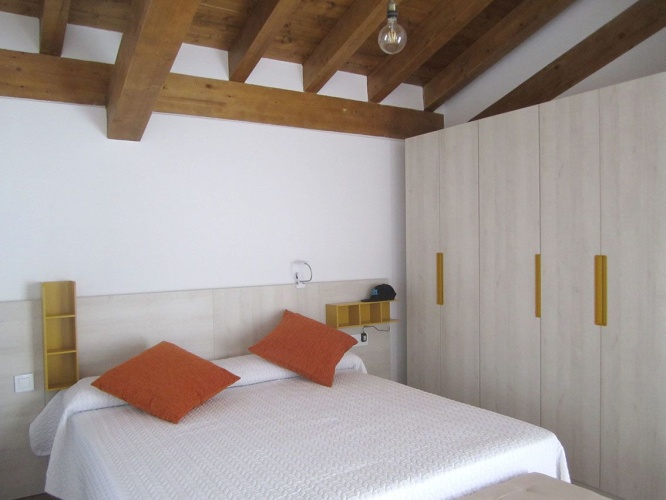 4 Bedrooms Cottage
