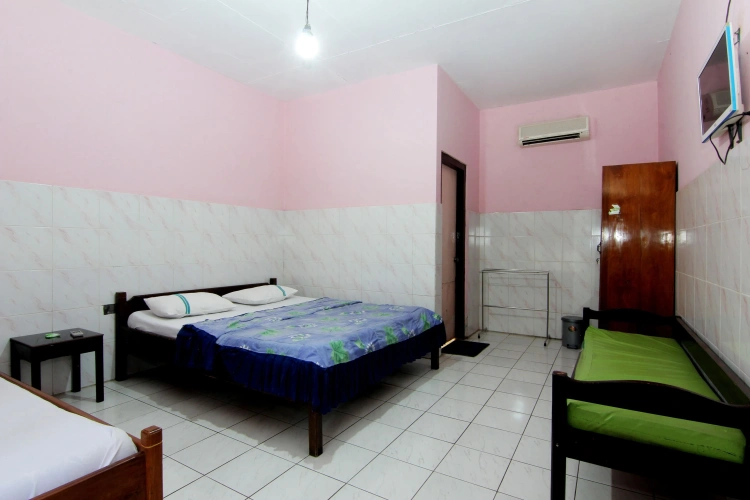 Standard Triple room