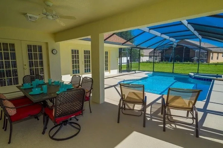 4 Bedrooms Villa