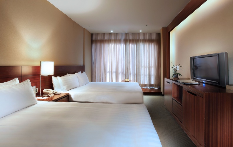 Standard Quadruple room with street view
