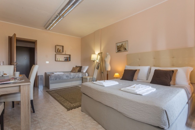 Standard Triple room
