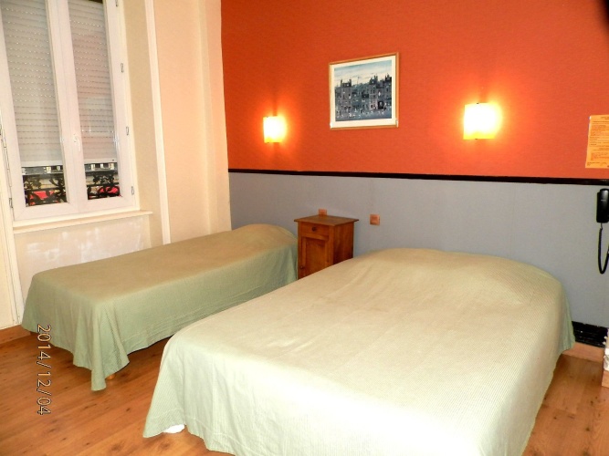 Standard Triple room