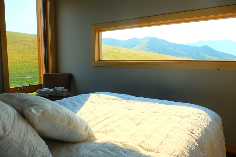 Standard room with mountain view