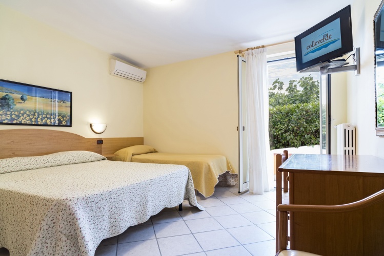 Standard Triple room