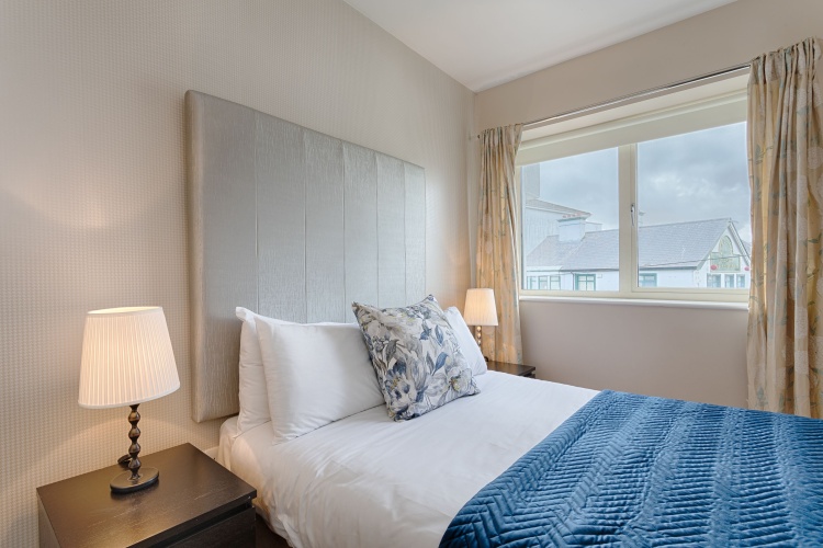 2 Bedrooms Apartment with land view