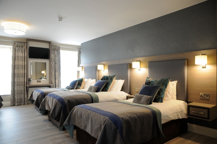 Standard Triple room