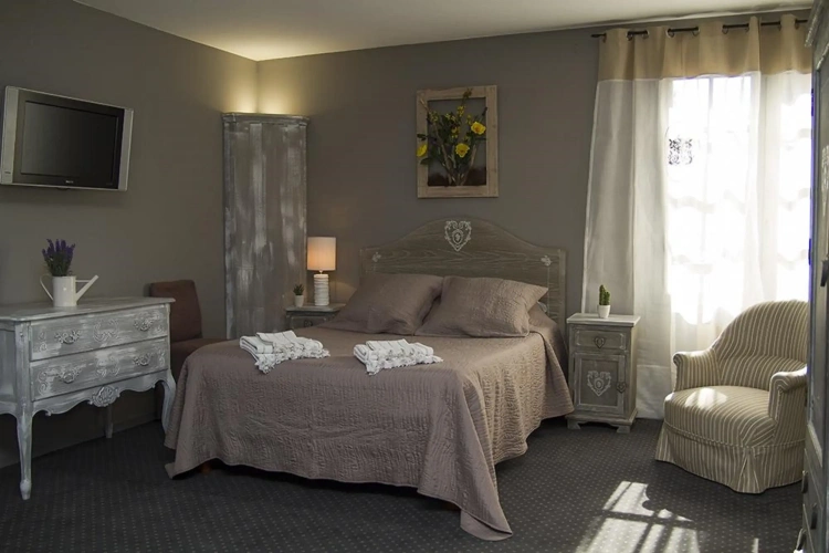 Standard Quadruple room with view