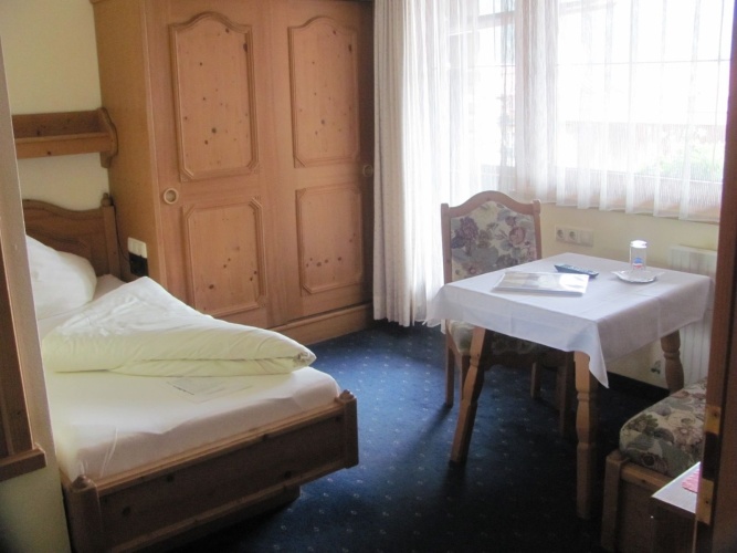Classic Single room with balcony and with mountain view
