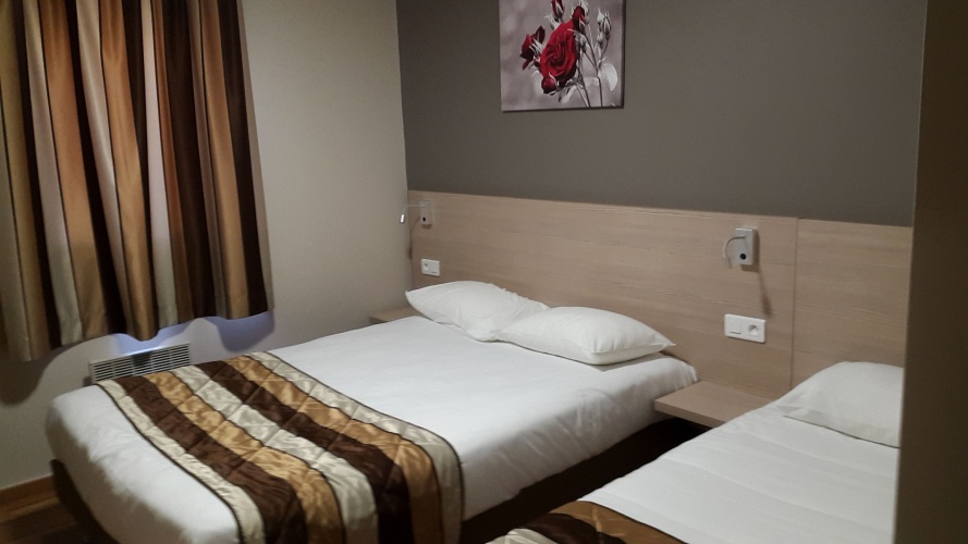 Standard Triple room