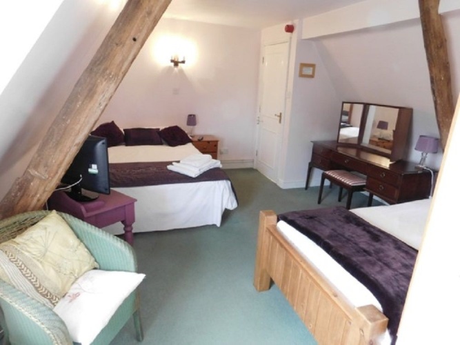 Standard Triple room