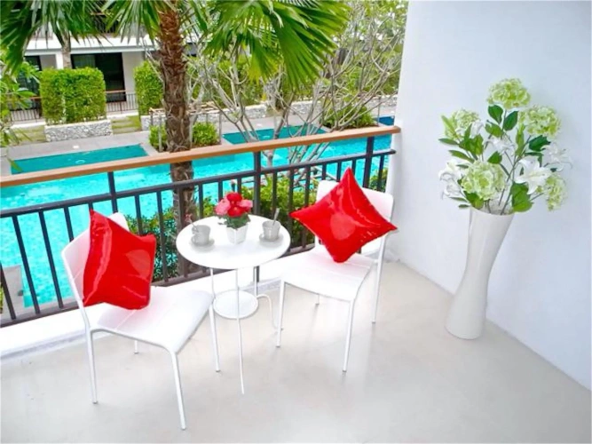 Apartment with pool view
