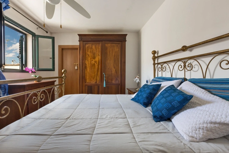 2 Bedrooms Classic Apartment