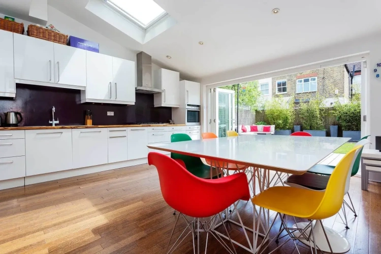4 Bedrooms Cottage
