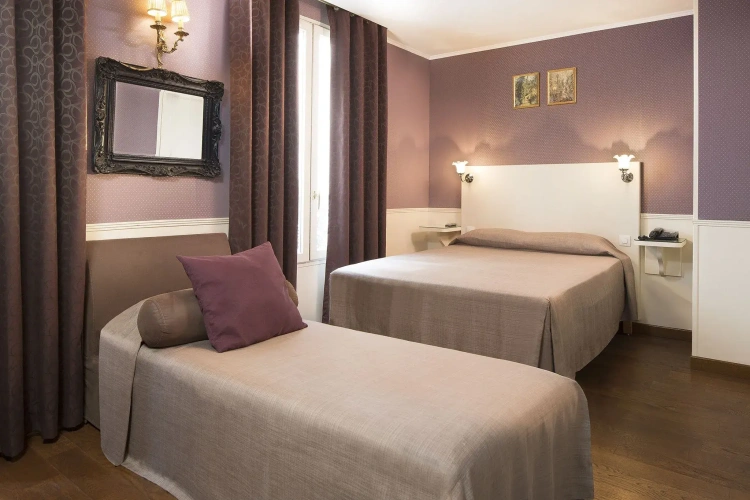 Standard Triple room