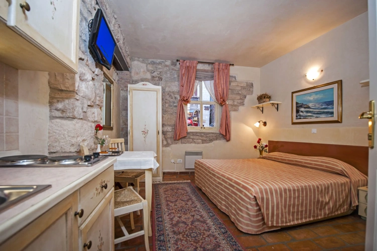 Economy Double Basement room