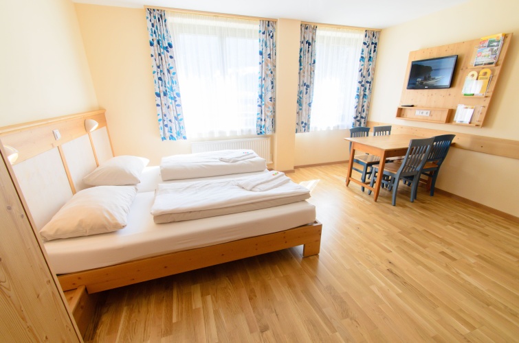 2 Bedrooms Apartment with mountain view