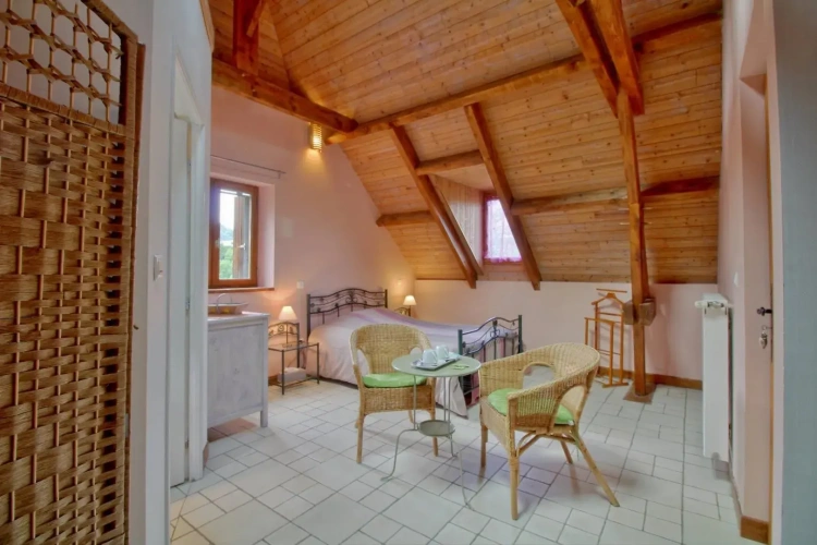 Standard Triple room