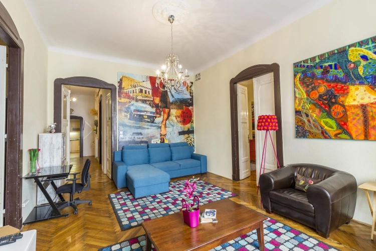 3 Bedrooms Apartment