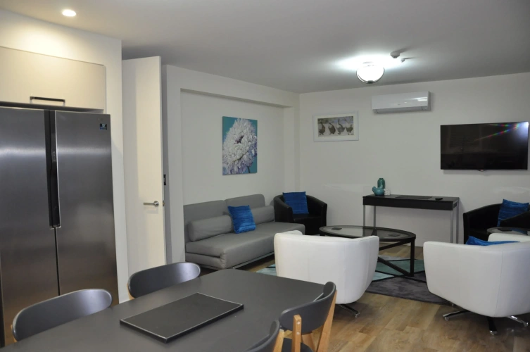 2 Bedrooms Premier Apartment with garden view