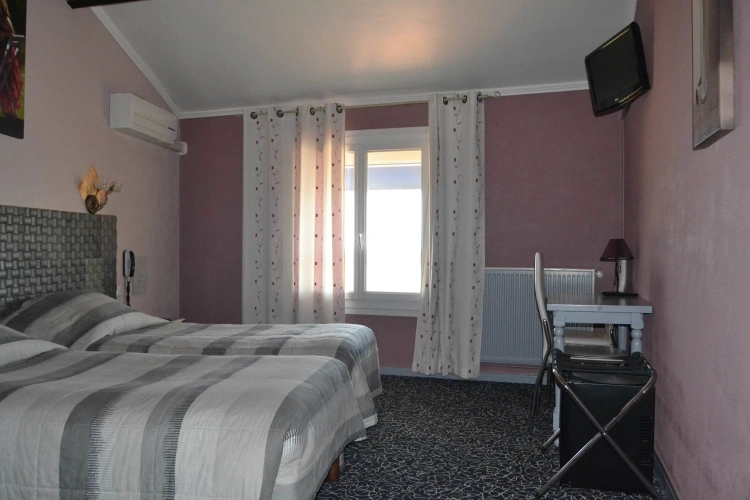 Standard Twin room with sea view