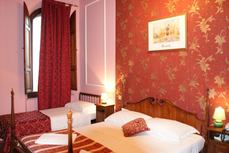 Standard Triple room