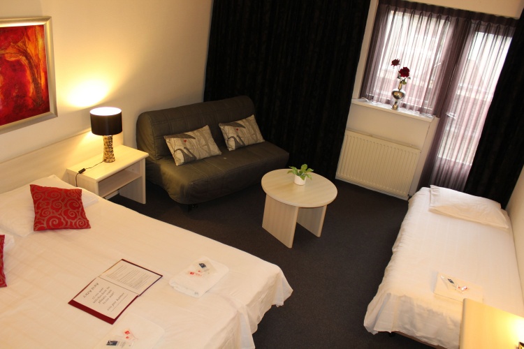 Standard Triple room