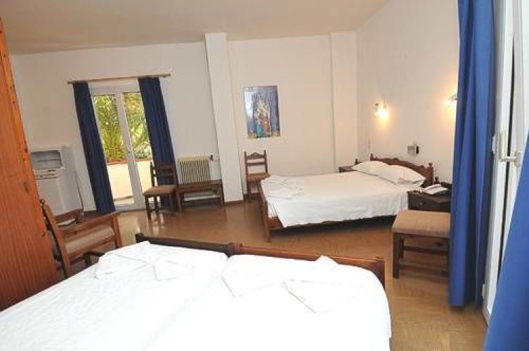 Standard Triple room
