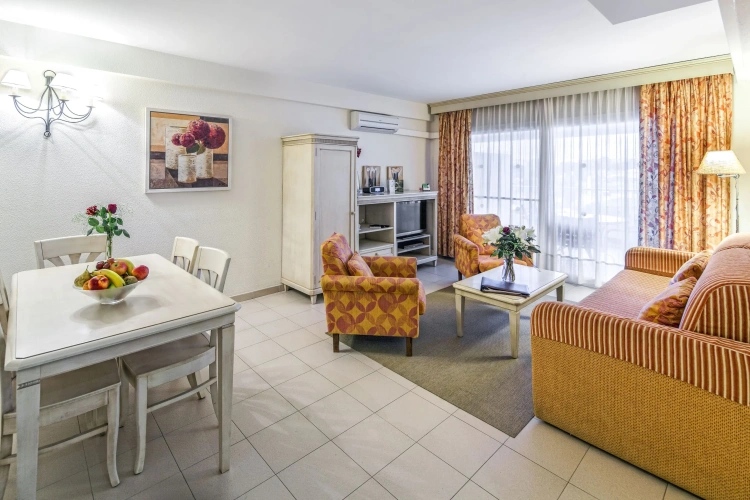 2 Bedrooms Apartment