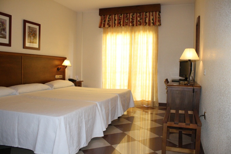 Standard Triple room