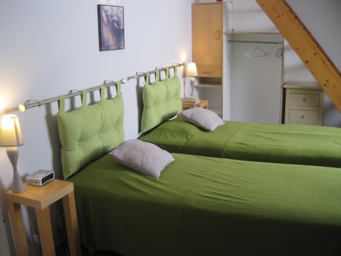 Standard Triple room