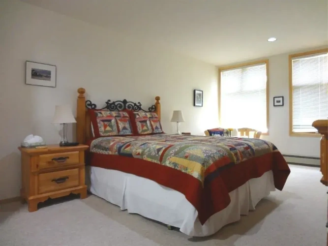 2 Bedrooms Standard room with mountain view