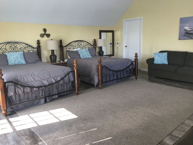 1 Bedroom Standard room with balcony and with lake view