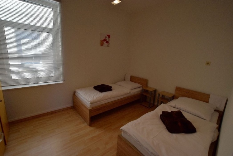 Sextuple Apartment