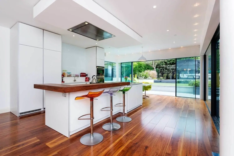 4 Bedrooms Cottage
