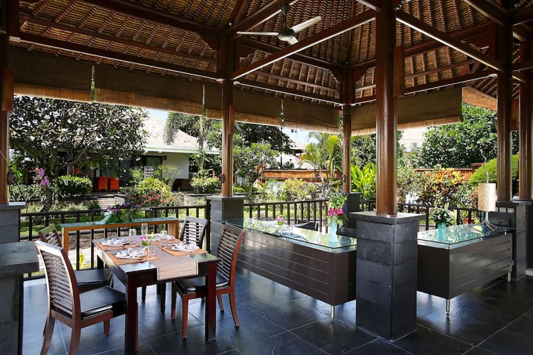 2 Bedrooms Villa