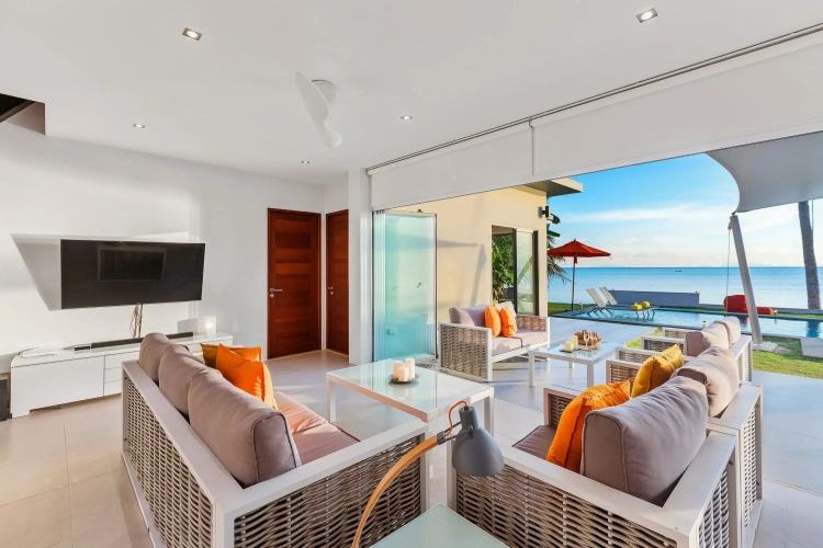5 Bedrooms Villa