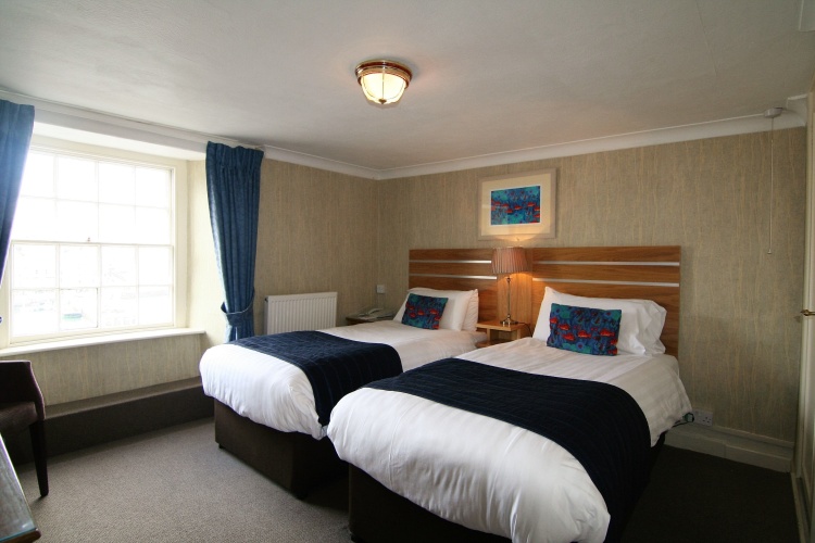 Standard Twin room with sea view