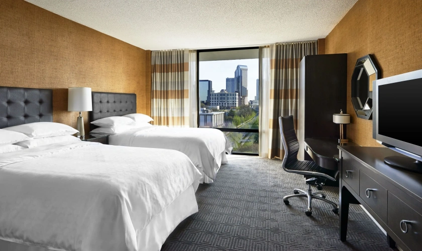 Standard Quadruple room with city view