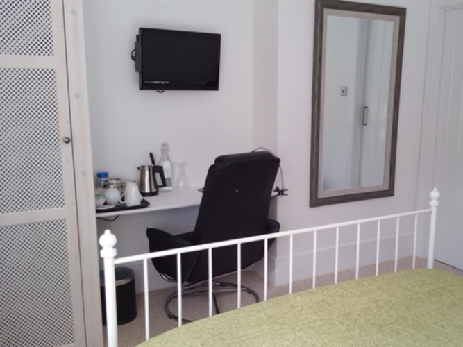 Classic Double Basement room