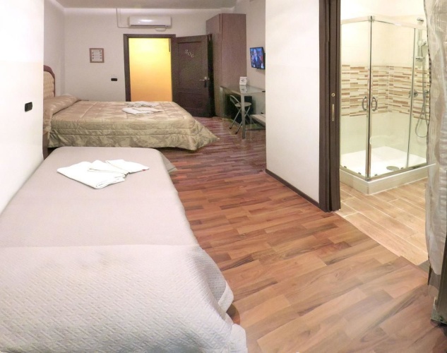 Standard Triple room