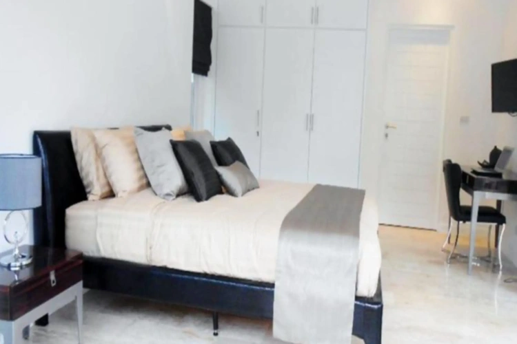 2 Bedrooms Quadruple Villa
