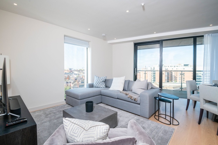 3 Bedrooms Apartment