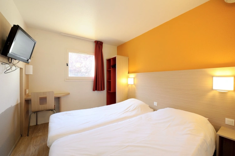 Standard with shower Twin room